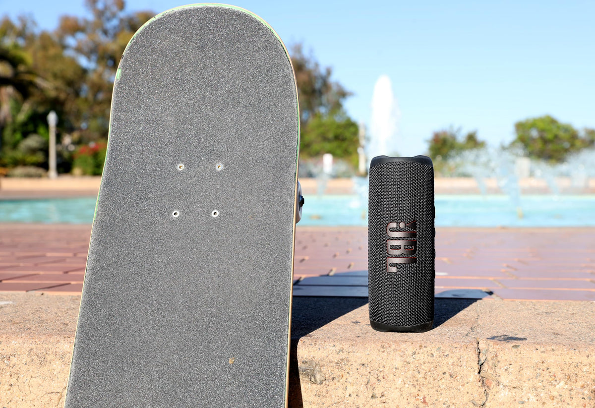 JBL Flip 6 - Portable Waterproof Speaker - Black | Louder, more powerful sound, IP67 waterproof and dustproof, 12 Hours of Playtime, Bold design
